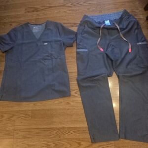 Figs Charcoal Scrub Set